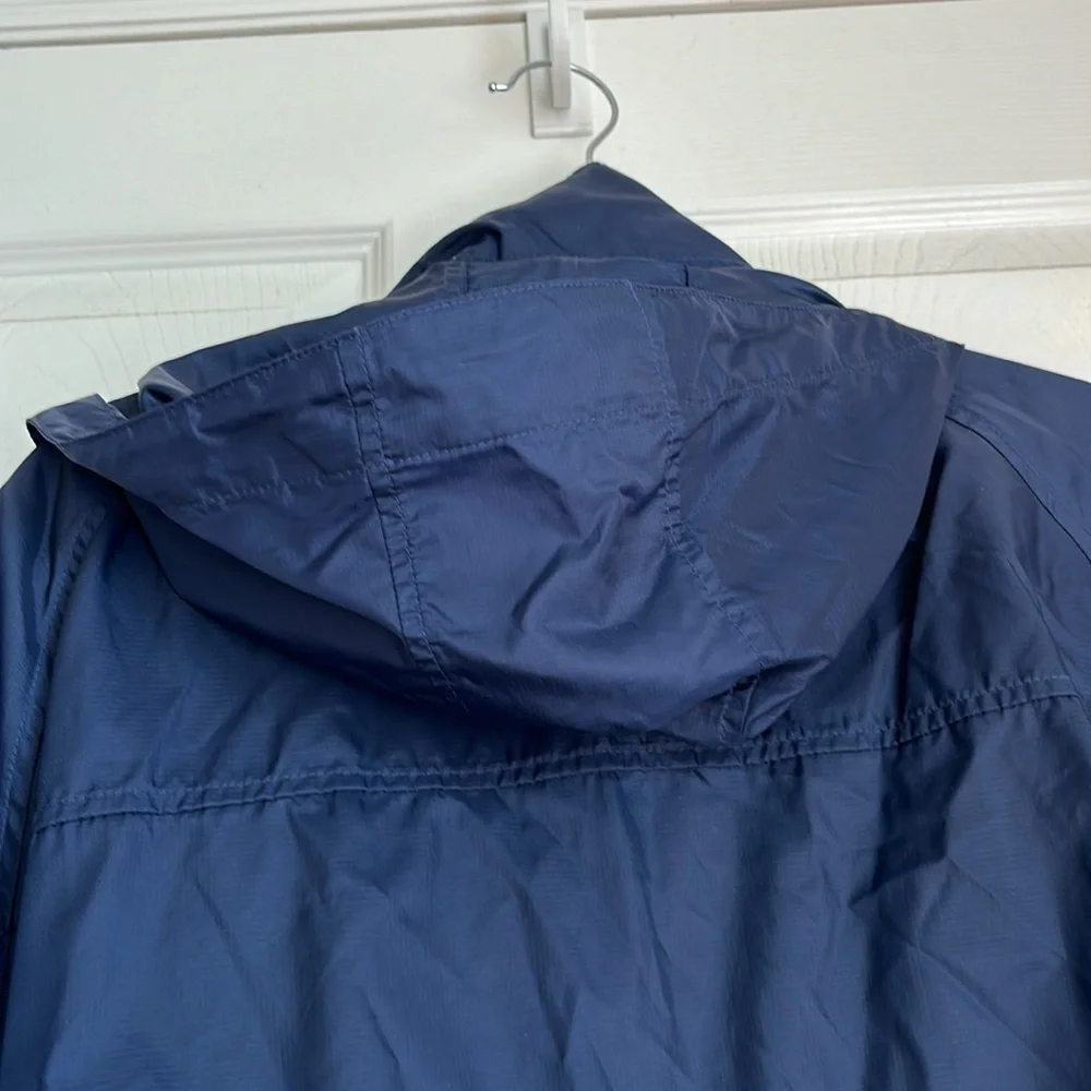LL BEAN Men’s size XXL Nylon navy blue zip up windbreaker with Roll up hood